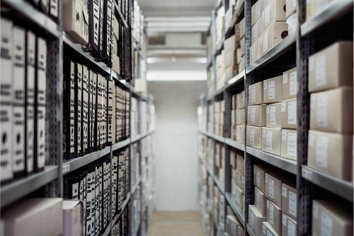 Šikovná archivácia: aké dokumenty patria do archivačných škatúľ?